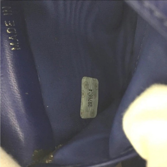 /1J1135 CHANEL CC Logo Caviar Skin Bifold Wallet - Picture 7 of 9